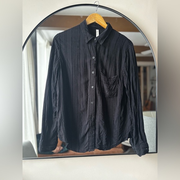 GENTLE FAWN | Piage button down top | size medium - Picture 3 of 5